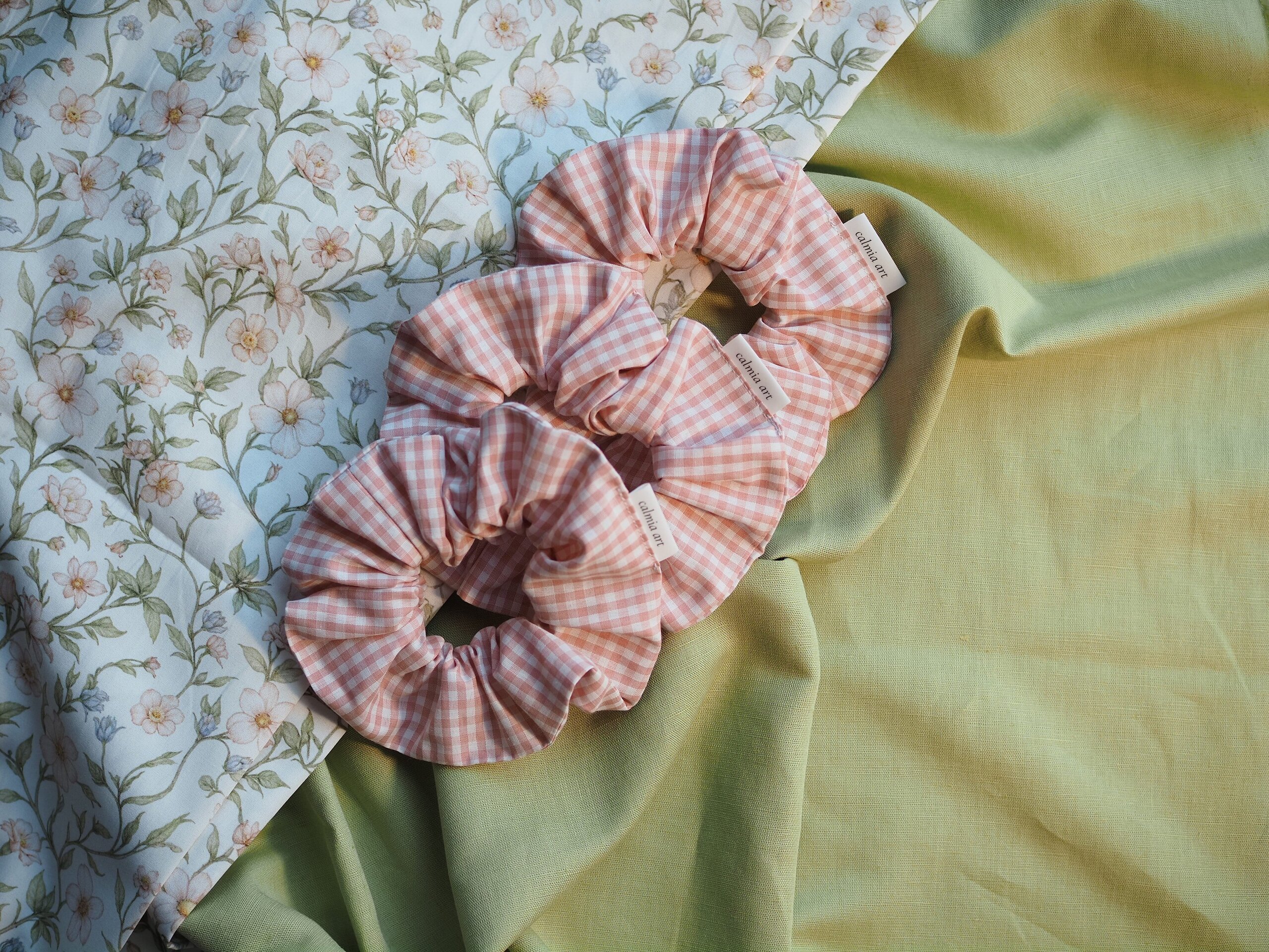 Scrunchie coletero cuadros rosa - 5